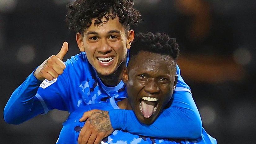 Michael Olunga celebrates with teammate Edmilson Junior © Al Duhail