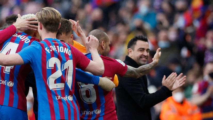 Barcelona players celebrating with Xavi in the background (©Gallo Images)