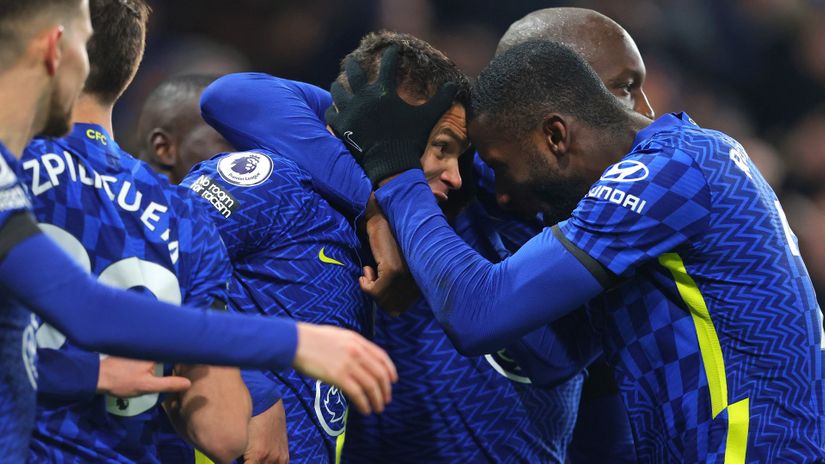 Rudiger celebrates with Tiago Silva (©James Gill - Danehouse/Getty Images)