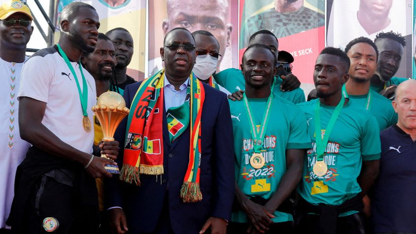 The Lions of Teranga with Senegalese president Macky Sall (©REUTERS/Zohra Bensemra)