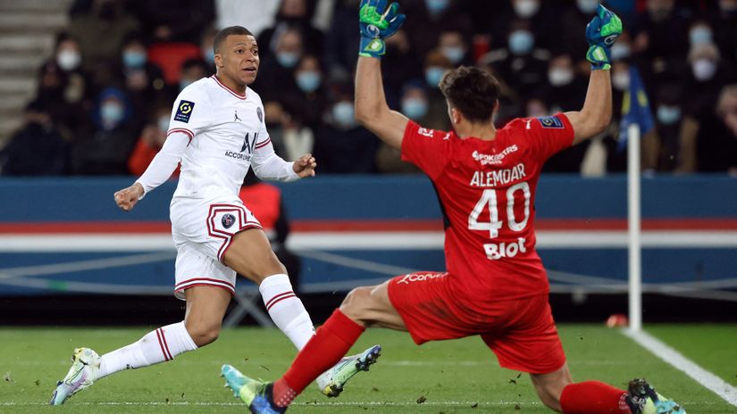Kylian The Saviour (©REUTERS/Benoit Tessier)