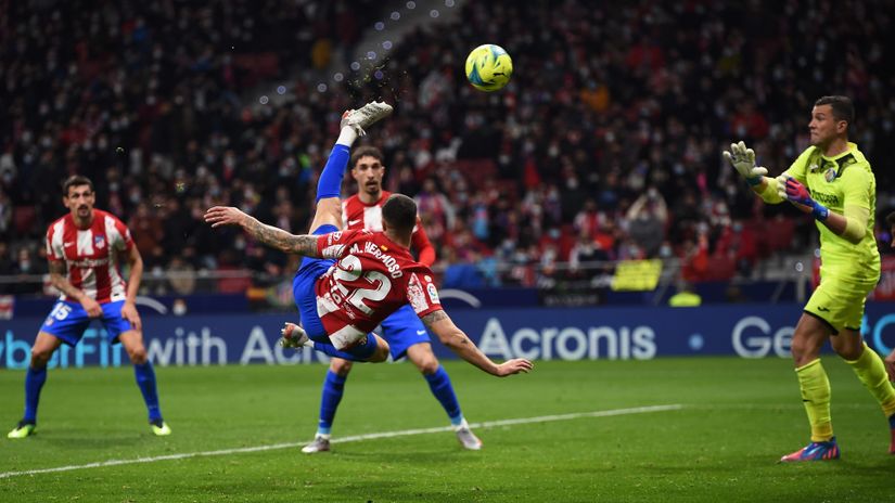  Hermoso scores the winner (©Denis Doyle/Getty Images)