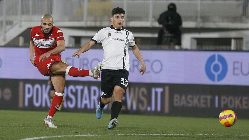 Amrabat's shot was enough to top Spezia (©Gallo Images)