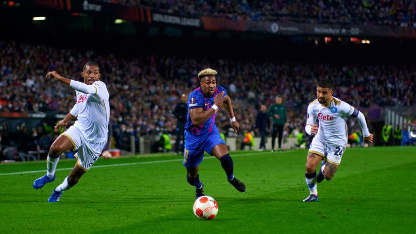 Traore runs with the ball chased by Insignie and Juan Jesus (©Pedro Salado/Quality Sport Images/Getty Images)