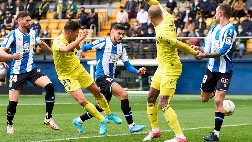 Yeremi Pino scores to make it 2-0 to Villareal (©Gallo Images)
