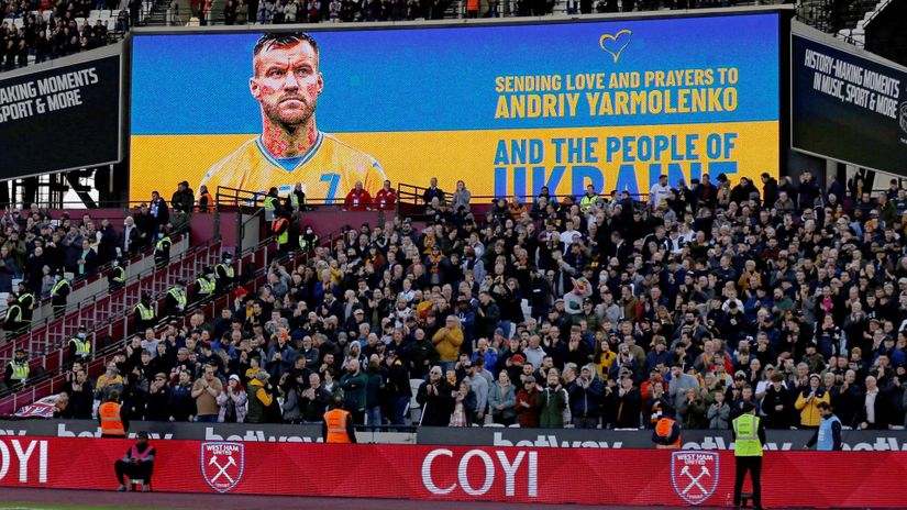 West Ham fans showed support for the Ukrainian star (©AFP)