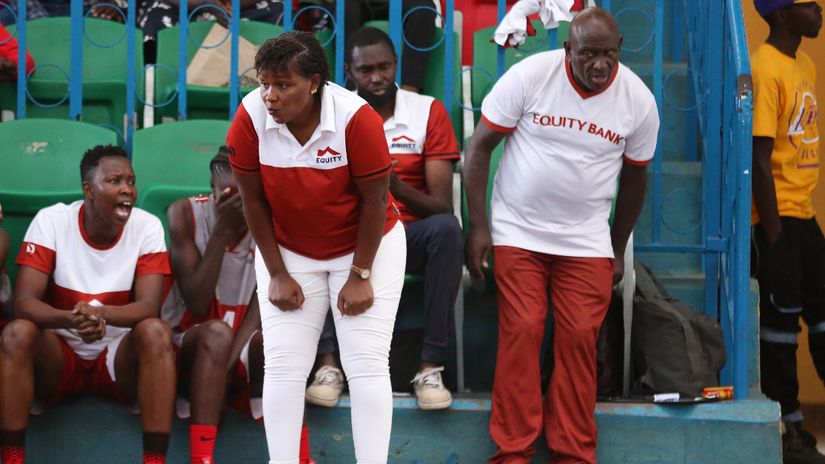 David Maina and Sylvia Kamau follow Hawks' action at Nyayo © Mozzart Sport 