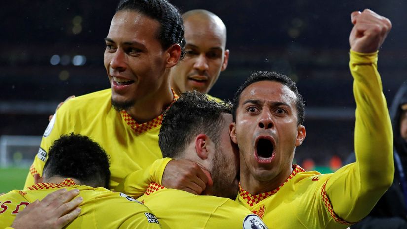 Liverpool players celebrate after scoring (©AFP)
