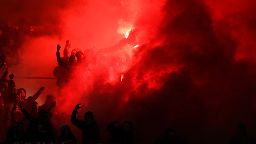 Galatasaray fans can really make stands look like hell (©AFP)