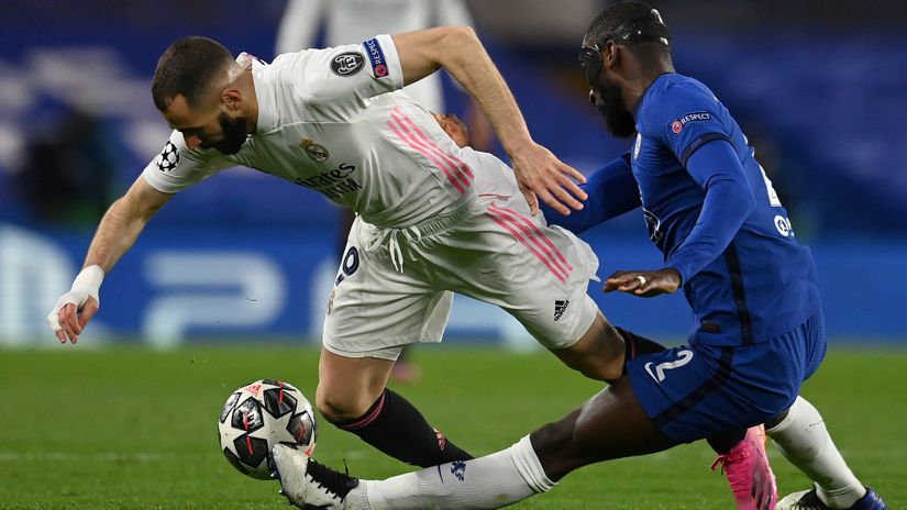 Rudiger tackles Benzema (©AFP)