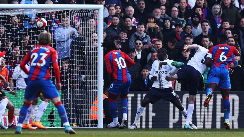 Marc Guehi puts the Eagles ahead (©AFP)