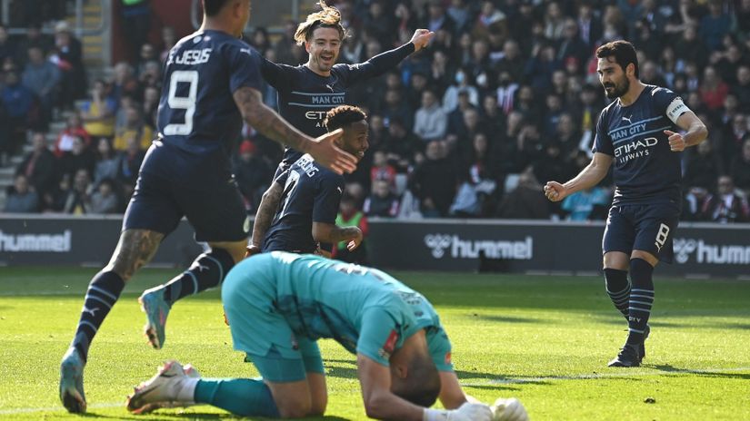 Citizens celebrate after Sterling's opener (©AFP)