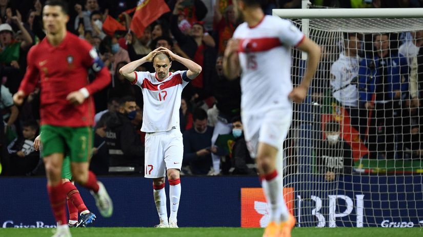 Yilmaz following the miss from the spot (©Octavio Passos/Getty Images)
