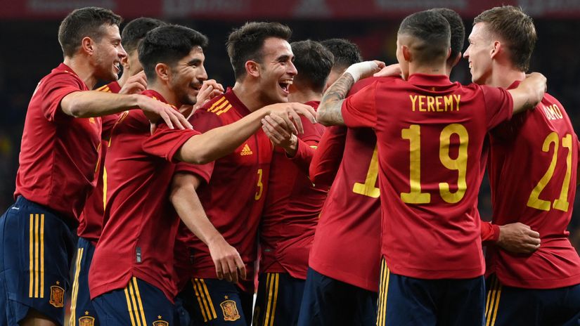 Spain celebrate the expected win that seemed unlikely for a long time (©AFP)