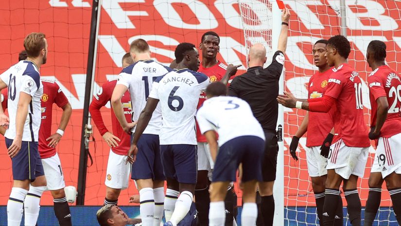Martial being sent off during the Man Utd vs Spurs match back in 2020 (©AFP)