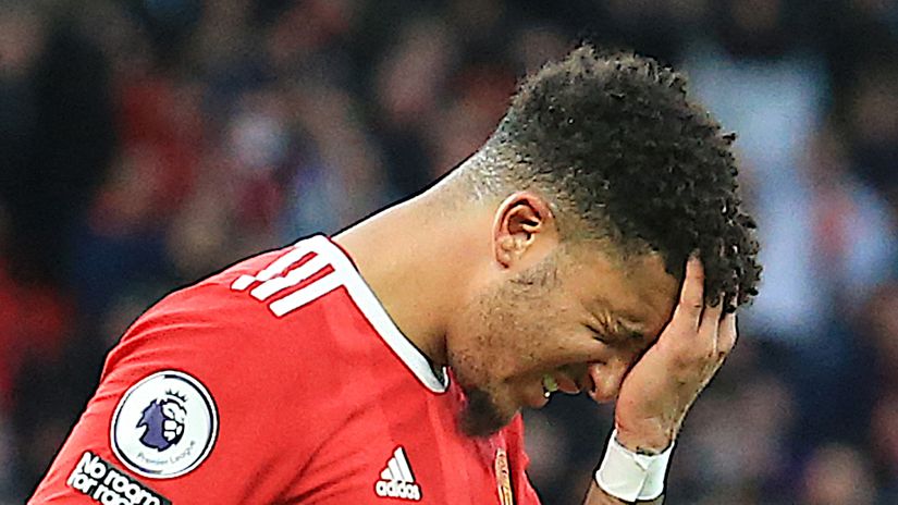 Jadon Sancho has had a terrible game (©AFP)