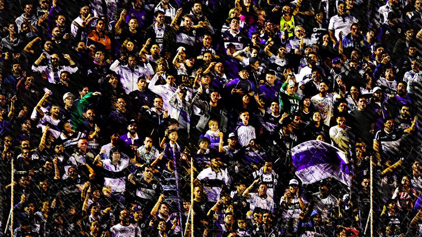 Passionate Gimnasia La Plata fans create earthquakes with their jumping (©Getty Images)