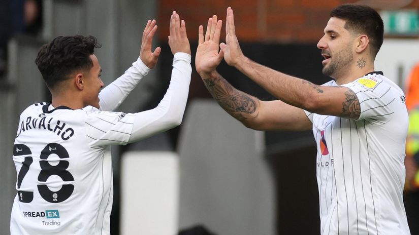 Fabio Carvalho and Aleksandar Mitrovic (©Action Images/Paul Childs )