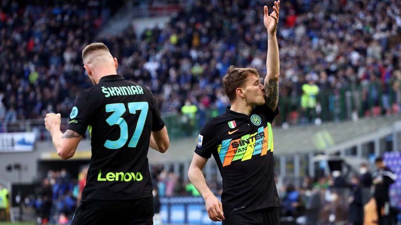 Barella celebrates after scoring the opener (©Marco Luzzani/Getty Images)