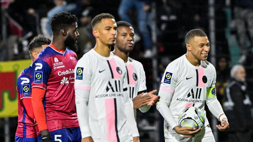 Mbappe took the match ball home (©AFP)