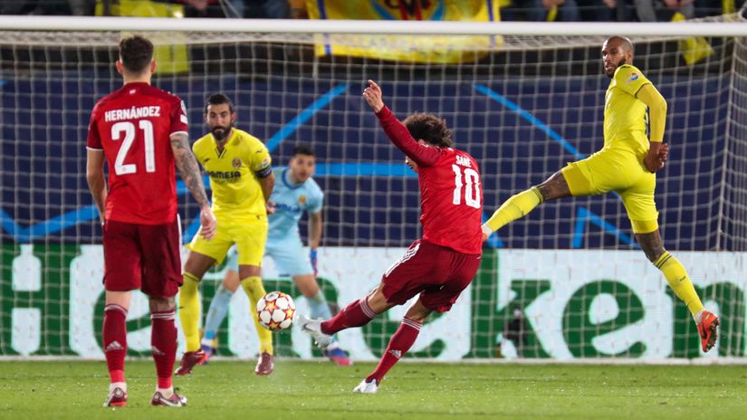 Leroy Sane shoots and misses for Bayern (©AFP)