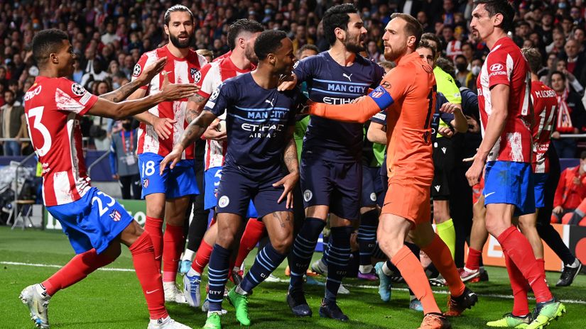 İlkay Gundogan and Raheem Sterling of Manchester City clash with Jan Oblak and Stefan Savic of Atletico Madrid (©Shaun Botterill/Getty Images)