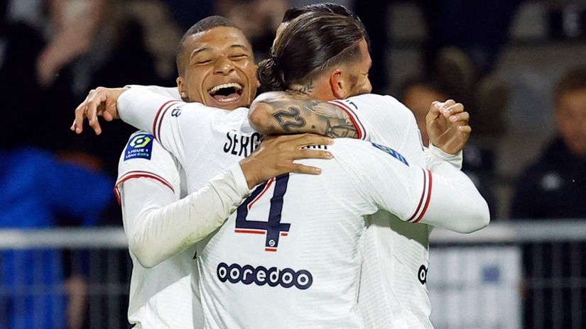 Ramos and Mbappe celebrate the new championship title (©Gallo images)