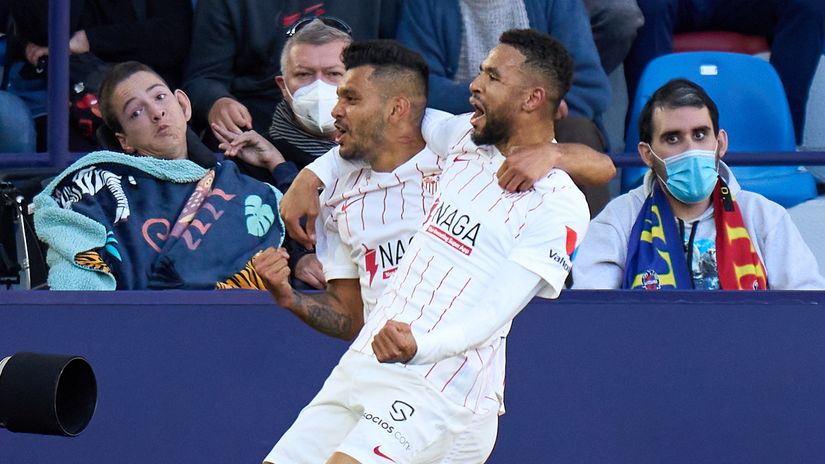 Tecatito & En Nesyri (©Getty Images)