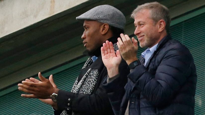 Didier Drogba and Roman Abramovich in 2015 (©AFP)