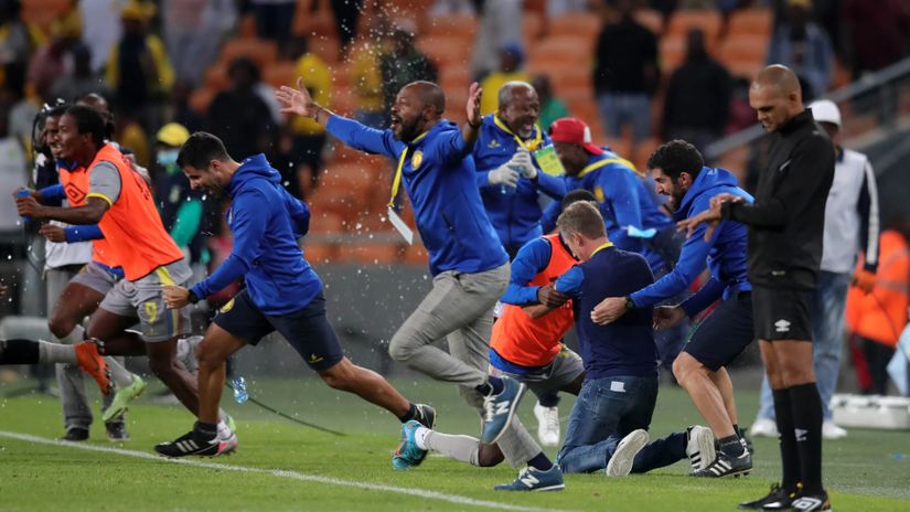 Petro Athletico bench celebrate after stunning Mamelodi Sundowns © CAF
