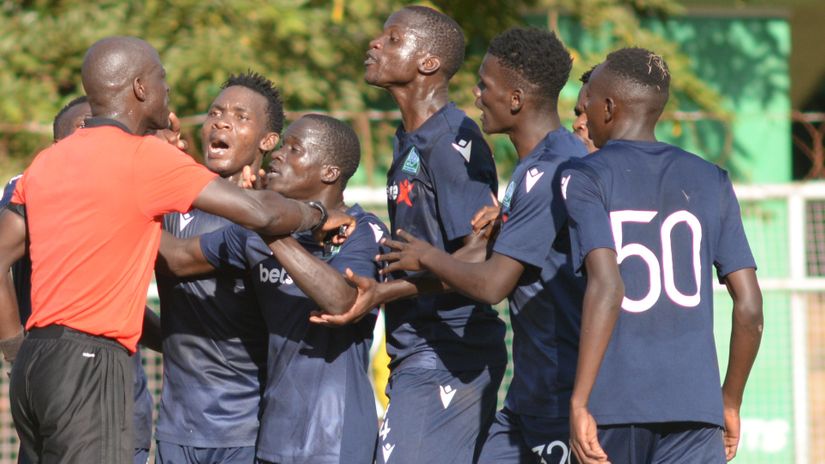 Paul Ochuoga shirt no 50 © mozzart sport