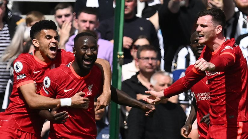 Naby Keita celebrates his goal at St James' Park (©AFP)