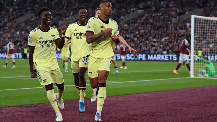 Gabriel celebrates with his teammates after scoring (©Julian Finney/Getty Images)