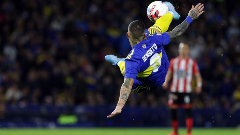 Dario Benedetti fires it magnificently (©Daniel Jayo/Getty Images)