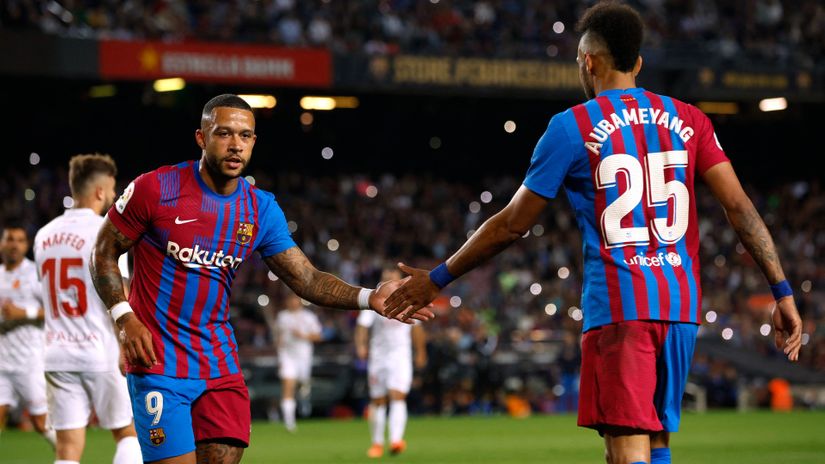 Depay and Auba celebrate against Mallorca (©Gallo images)