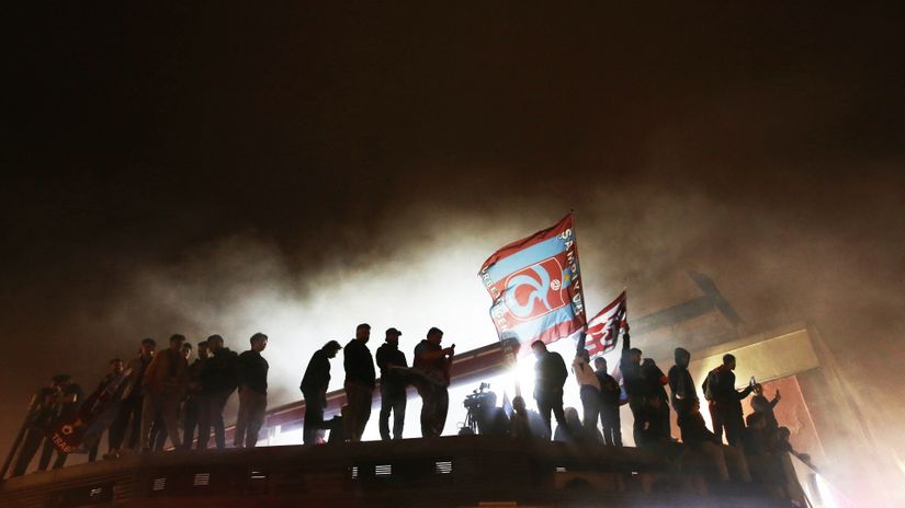 Trabzonspor fans celebrate the Turkish Super Lig title (©AFP)