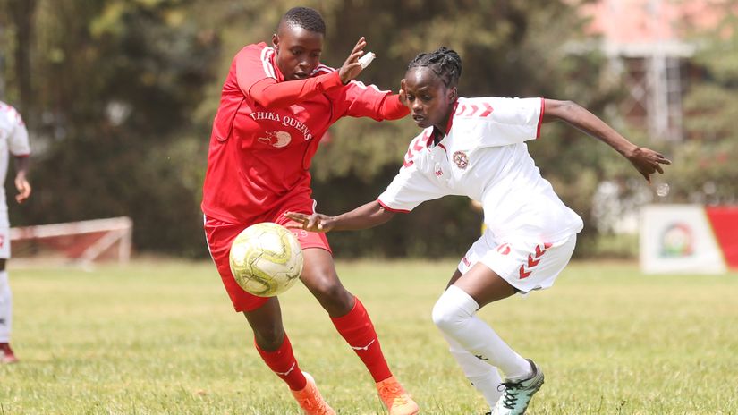 Thika Queens' Wincate Kinyua (L) challenges Ulinzi Starlets' Sheryl Angachi © Mozzart Sport 