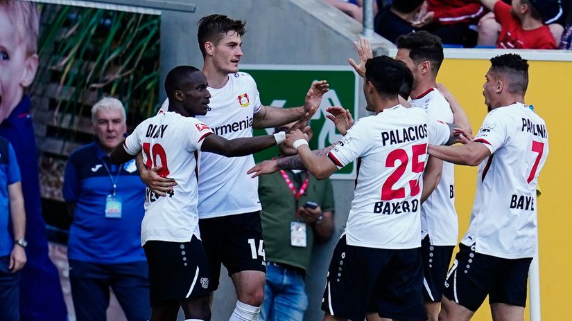Leverkusen players celebrating (©Gallo Images)