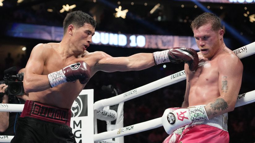 Bivol vs Canelo (©Gallo Images)