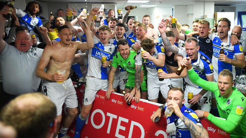 Bristol Rovers celebrating their promotion (©Getty Images)