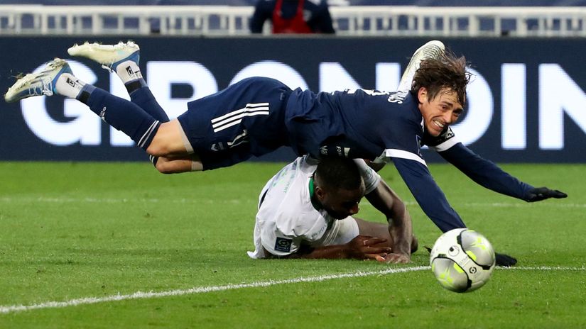 Going down? Ricardo Manga of Bordeaux (©AFP)