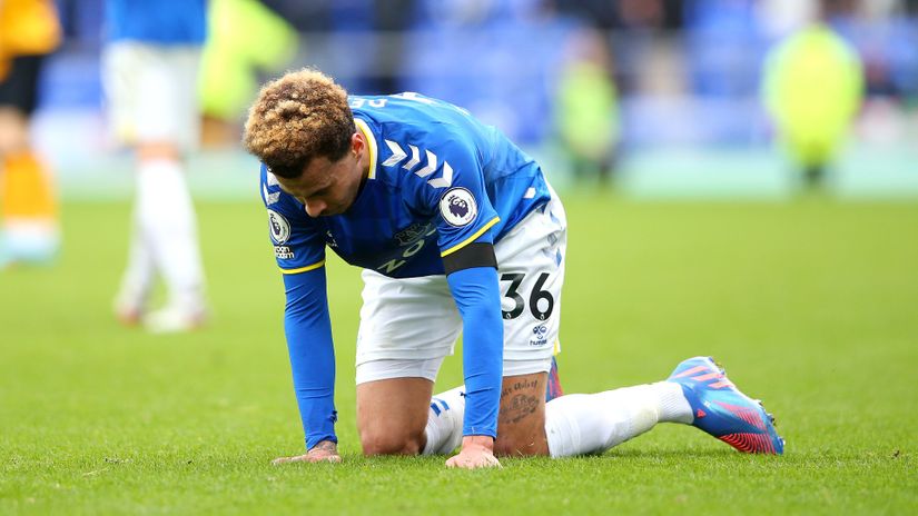 Dele on his knees... (©Alex Livesey/Getty Images)