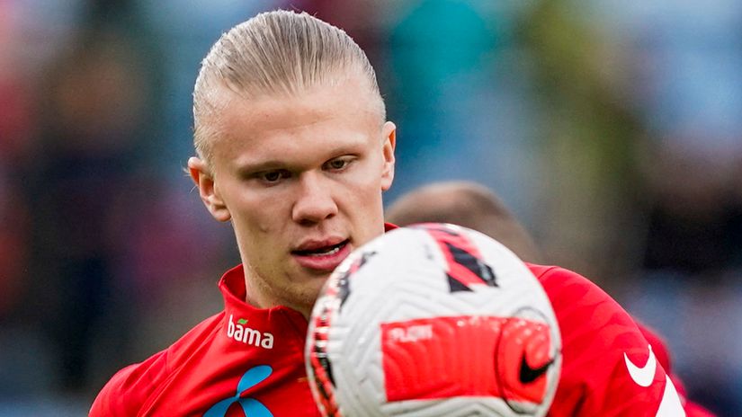 Erling Haaland faces Serbia in the Nations League (©AFP)