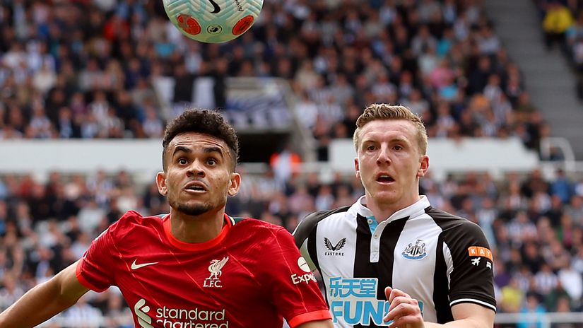 Matt Target going against Luis Diaz (©Getty Images)