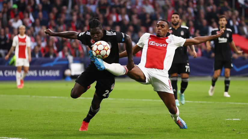 Gravenberch in action for Ajax (© Dean Mouhtaropoulos/Getty Images)