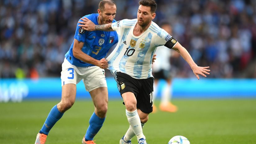 Chiellini failing to stop Messi during the Finalissima' (©Shaun Botterill/Getty Images)