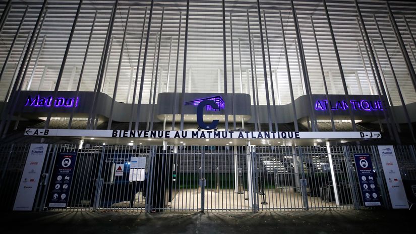 View outside the Matmut Atlantique stadium (©Gallo Images)