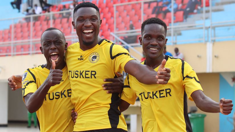 Ibrahim Joshua (middle) celebrates with Jimmy Mbugua (left) and former teammate Bonface Muchiri (right) © Mozzart SportSofapaka