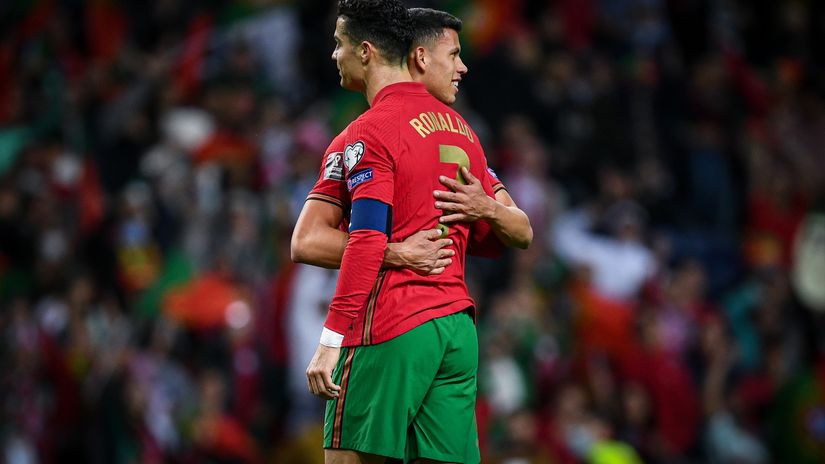 Nunes hugs Cristiano Ronaldo during a Portugal game (©Octavio Passos/Getty Images)