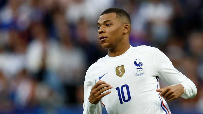 No one defends players from racism, Mbappe feels